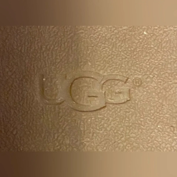 UGG leather and shearling ankle boots size 9. New - Picture 2 of 8